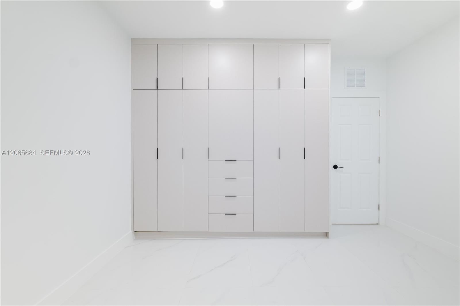 Listing photo 13 for 5261 SW 89th Ave Unit#1, Cooper City, FL, 33328