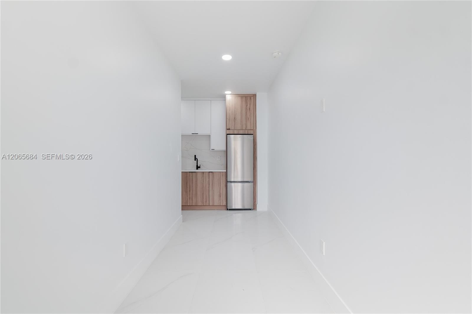 Listing photo 4 for 5261 SW 89th Ave Unit#1, Cooper City, FL, 33328