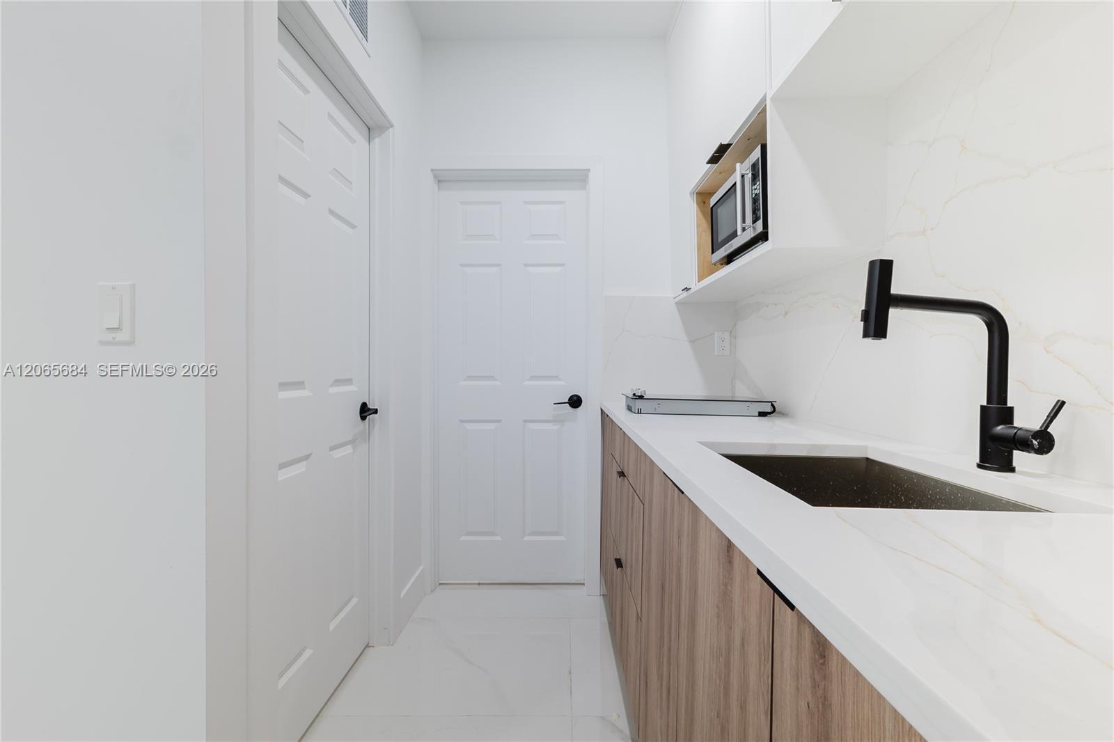 Listing photo 5 for 5261 SW 89th Ave Unit#1, Cooper City, FL, 33328