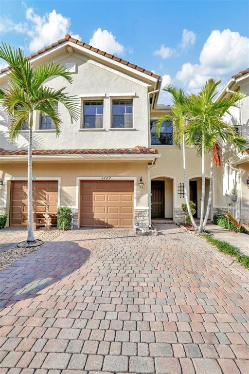 Listing photo 2 for 5887 NW 56th Place Unit#5887, Tamarac, FL, 33319