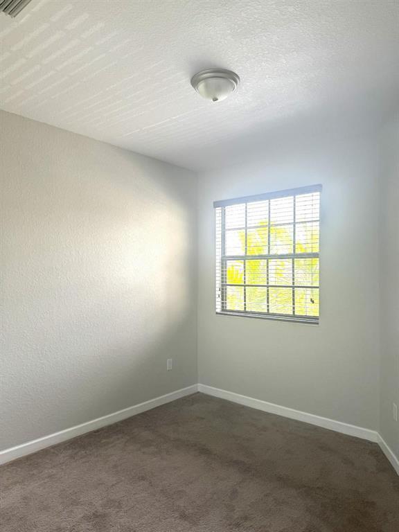 Listing photo 11 for 5887 NW 56th Place Unit#5887, Tamarac, FL, 33319