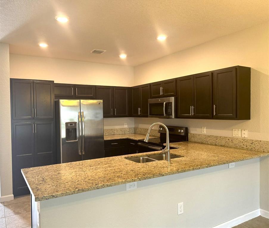 Listing photo 4 for 5887 NW 56th Place Unit#5887, Tamarac, FL, 33319