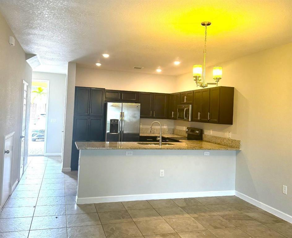 Listing photo 5 for 5887 NW 56th Place Unit#5887, Tamarac, FL, 33319