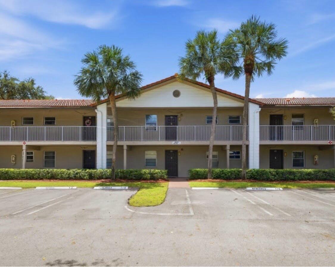 Listing photo 3 for 8820 Royal Palm Boulevard Unit#104, Coral Springs, FL, 33065