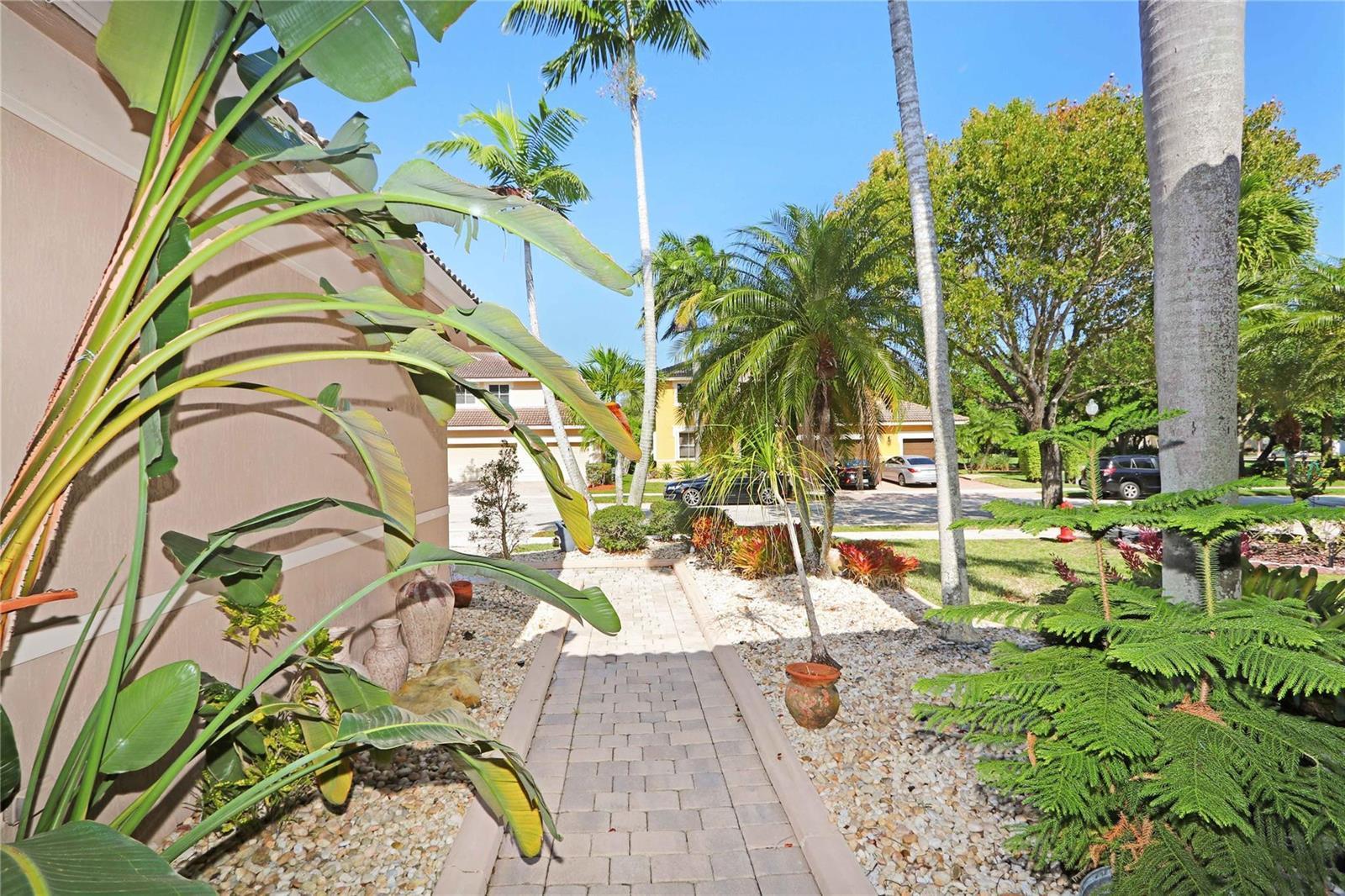 Listing photo 8 for 1182 PEREGRINE Way, Weston, FL, 33327