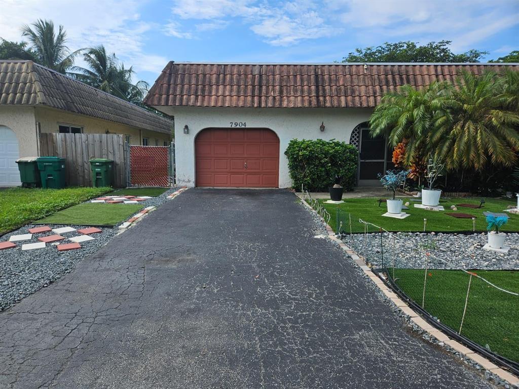 Listing photo 1 for 7904 NW 70th Court Unit#1, Tamarac, FL, 33321