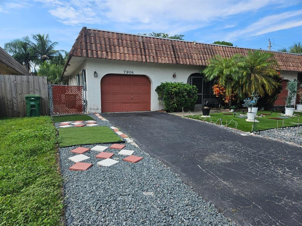 Listing photo 2 for 7904 NW 70th Court Unit#1, Tamarac, FL, 33321