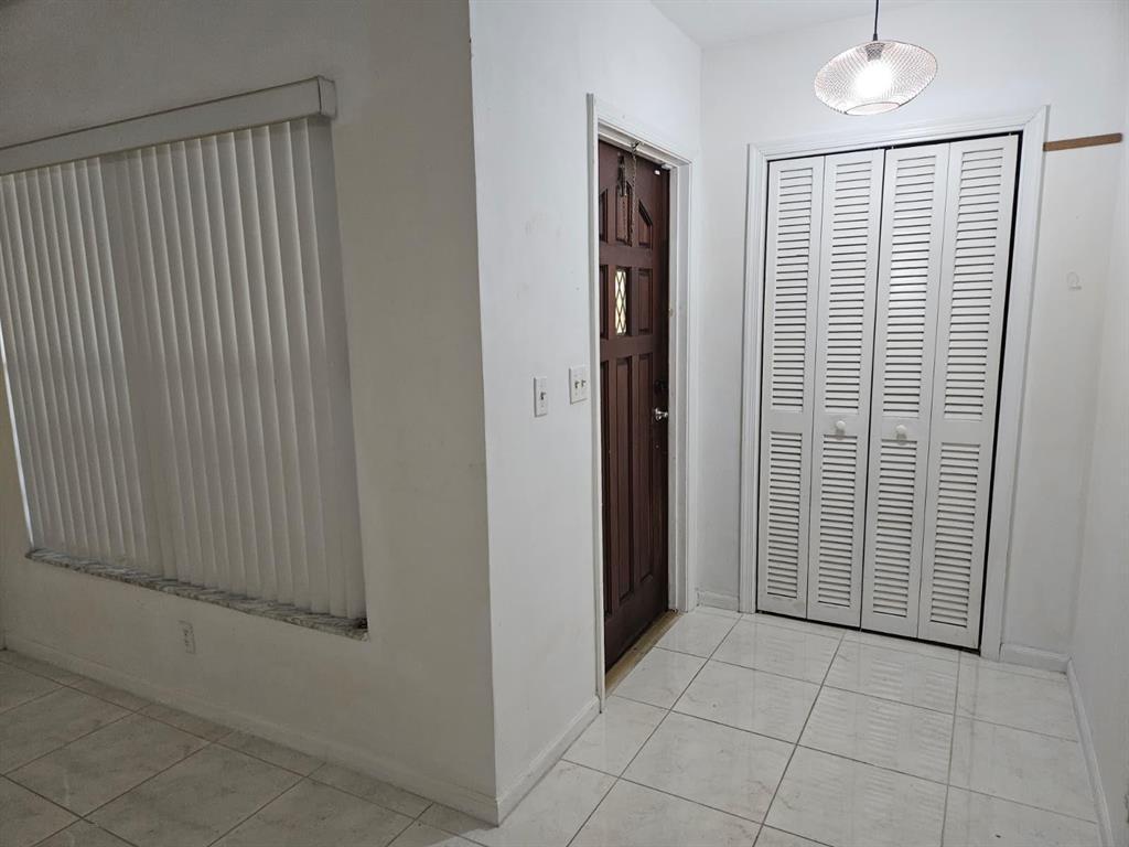 Listing photo 11 for 7904 NW 70th Court Unit#1, Tamarac, FL, 33321