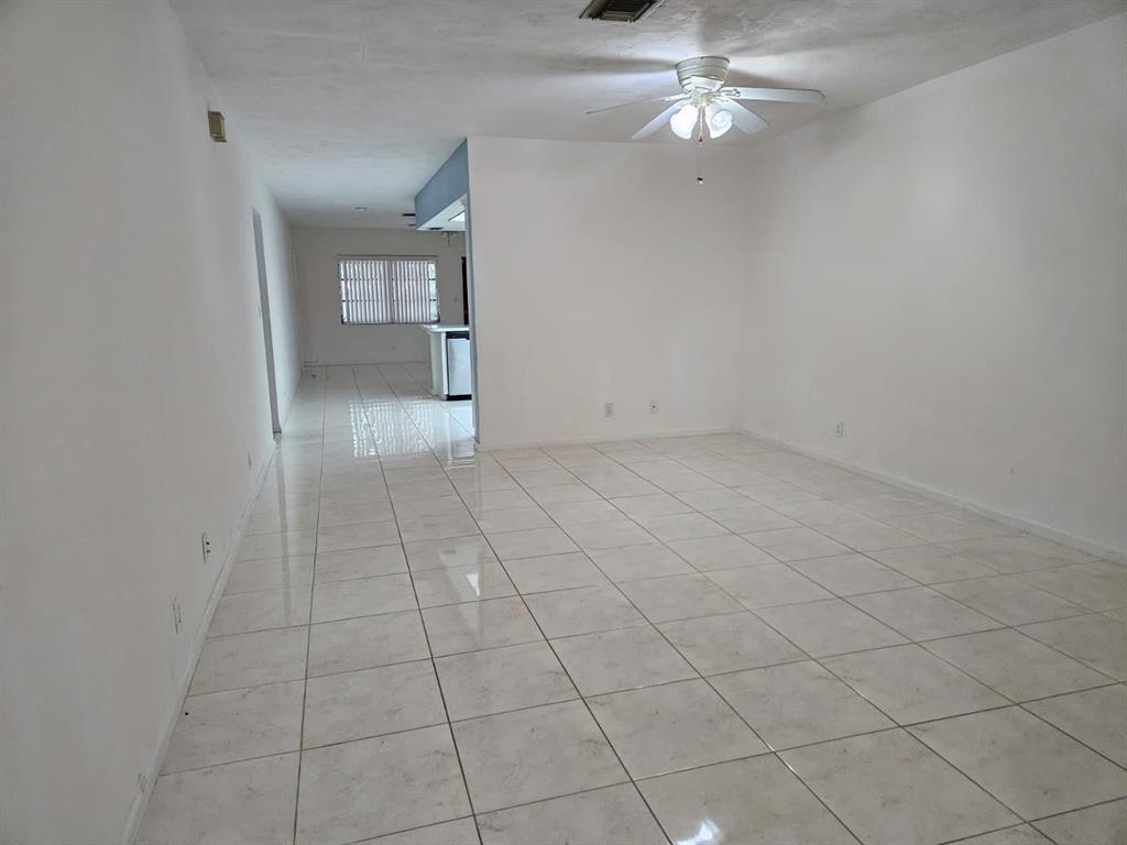 Listing photo 12 for 7904 NW 70th Court Unit#1, Tamarac, FL, 33321