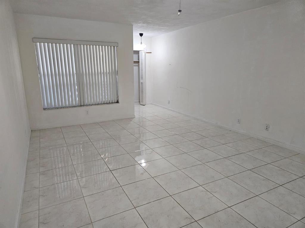 Listing photo 13 for 7904 NW 70th Court Unit#1, Tamarac, FL, 33321