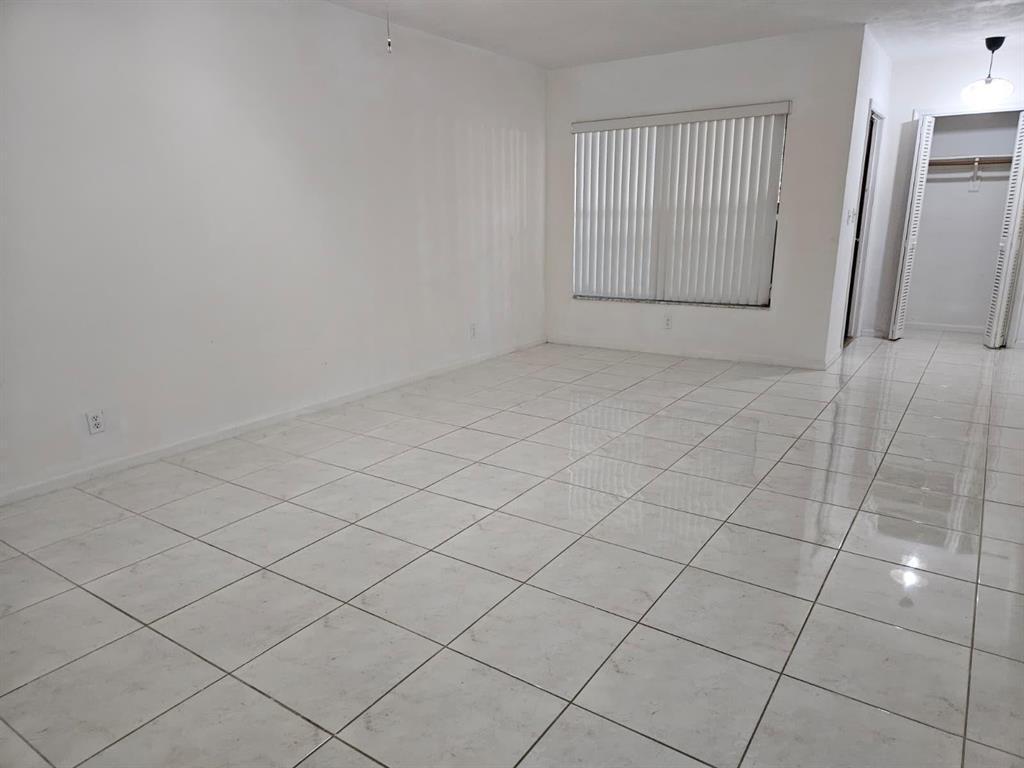 Listing photo 14 for 7904 NW 70th Court Unit#1, Tamarac, FL, 33321