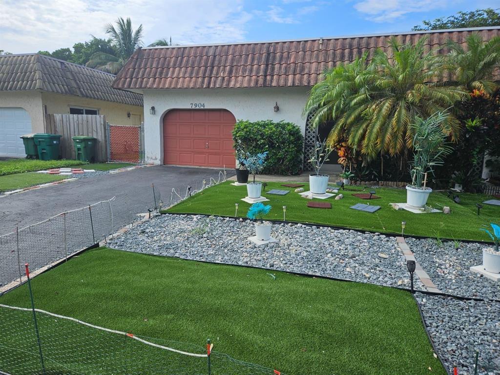 Listing photo 3 for 7904 NW 70th Court Unit#1, Tamarac, FL, 33321