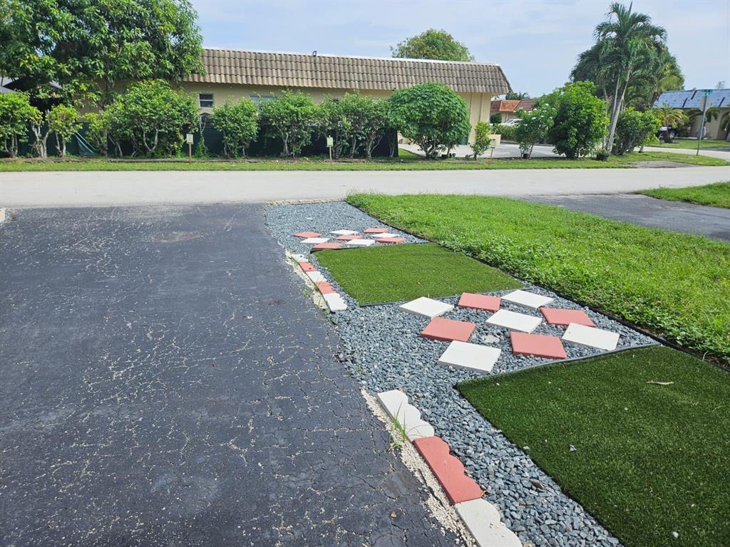 Listing photo 6 for 7904 NW 70th Court Unit#1, Tamarac, FL, 33321