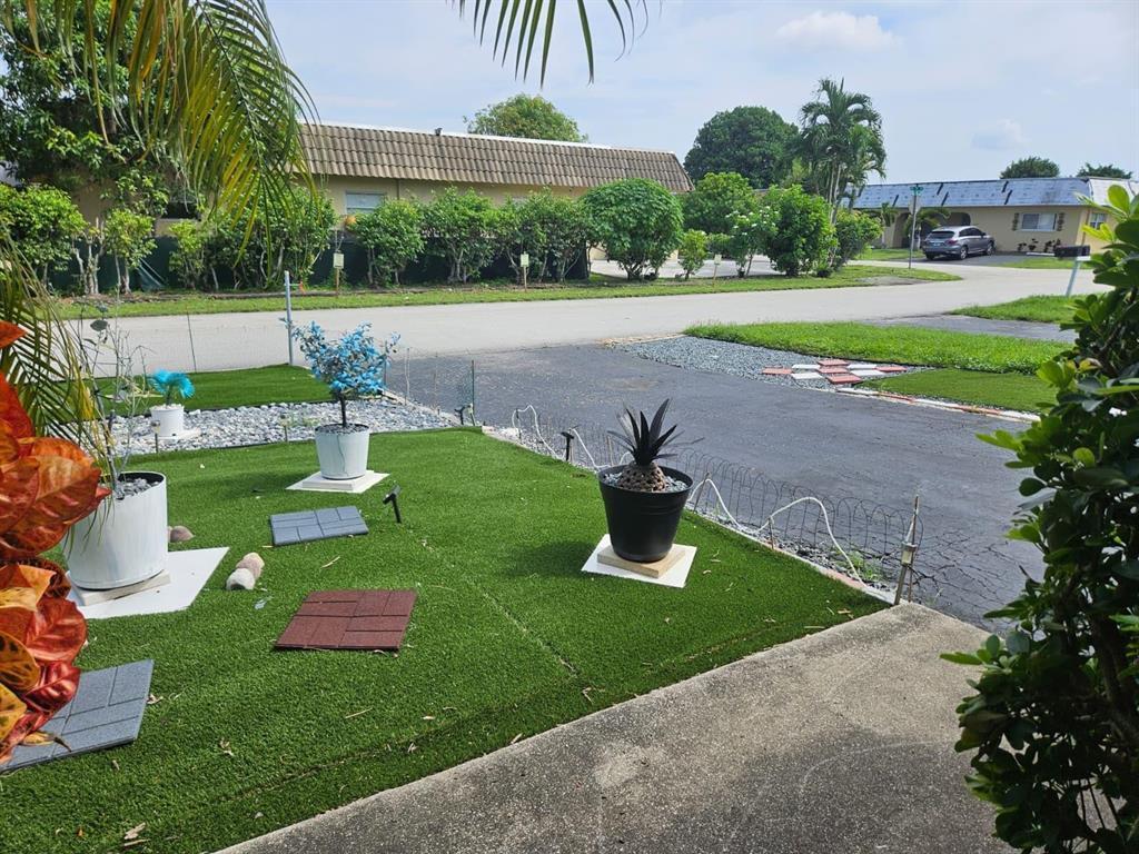 Listing photo 7 for 7904 NW 70th Court Unit#1, Tamarac, FL, 33321