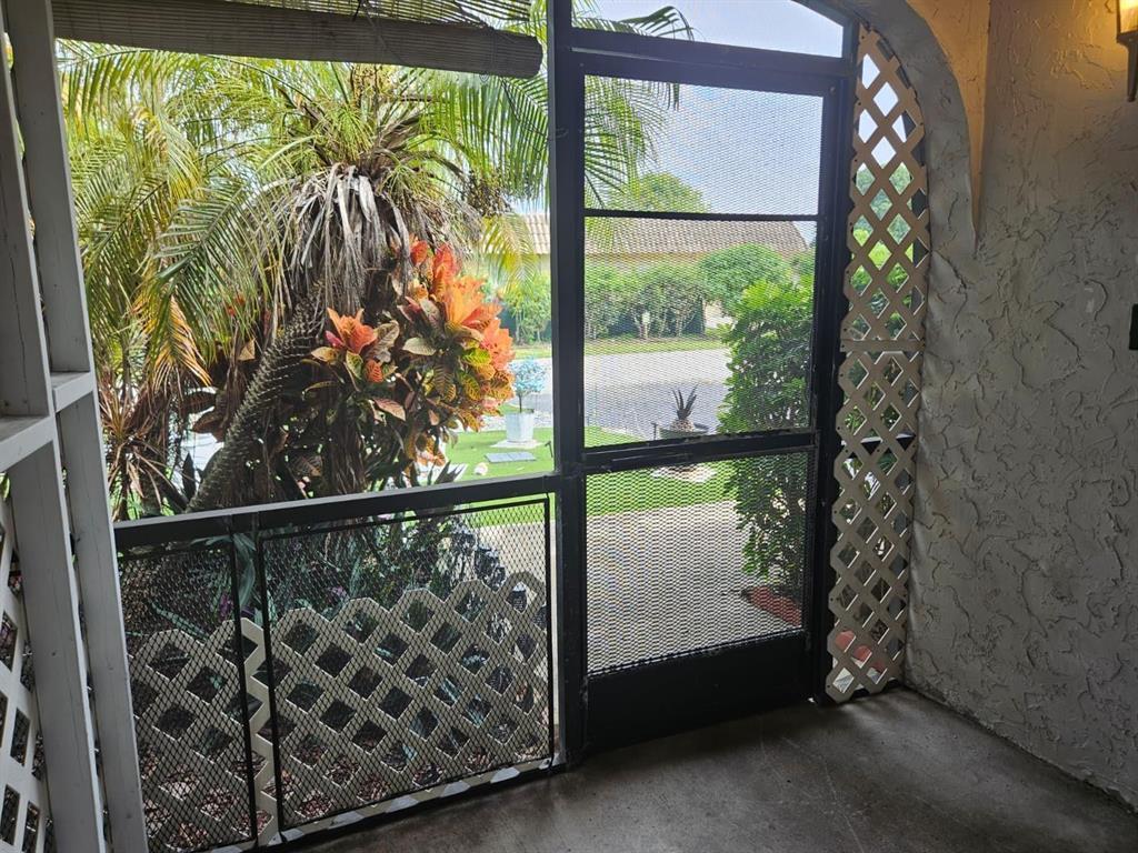 Listing photo 8 for 7904 NW 70th Court Unit#1, Tamarac, FL, 33321