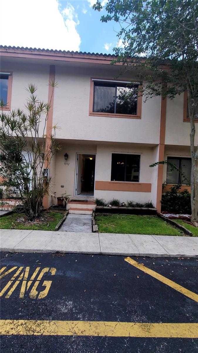 Listing photo 2 for 9092 NW 40th St Unit#4, Coral Springs, FL, 33065