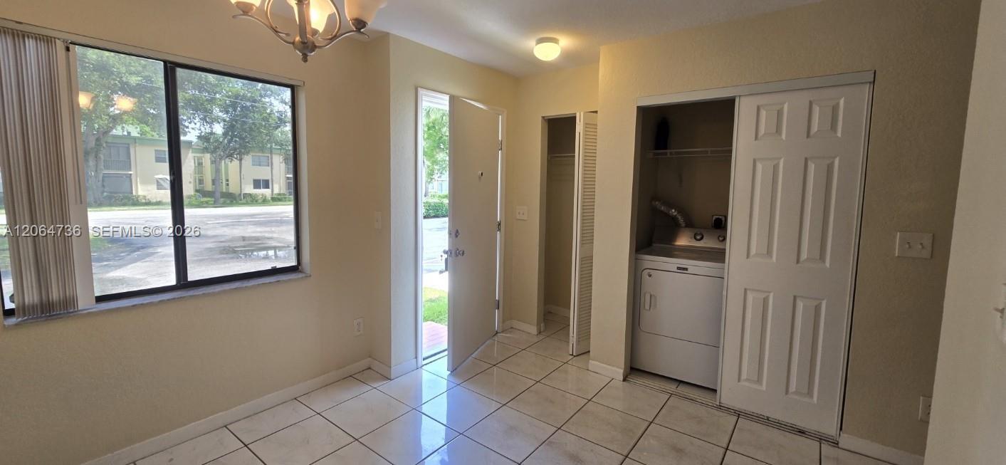 Listing photo 4 for 9092 NW 40th St Unit#4, Coral Springs, FL, 33065