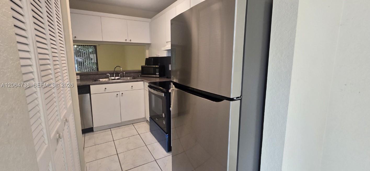 Listing photo 5 for 9092 NW 40th St Unit#4, Coral Springs, FL, 33065