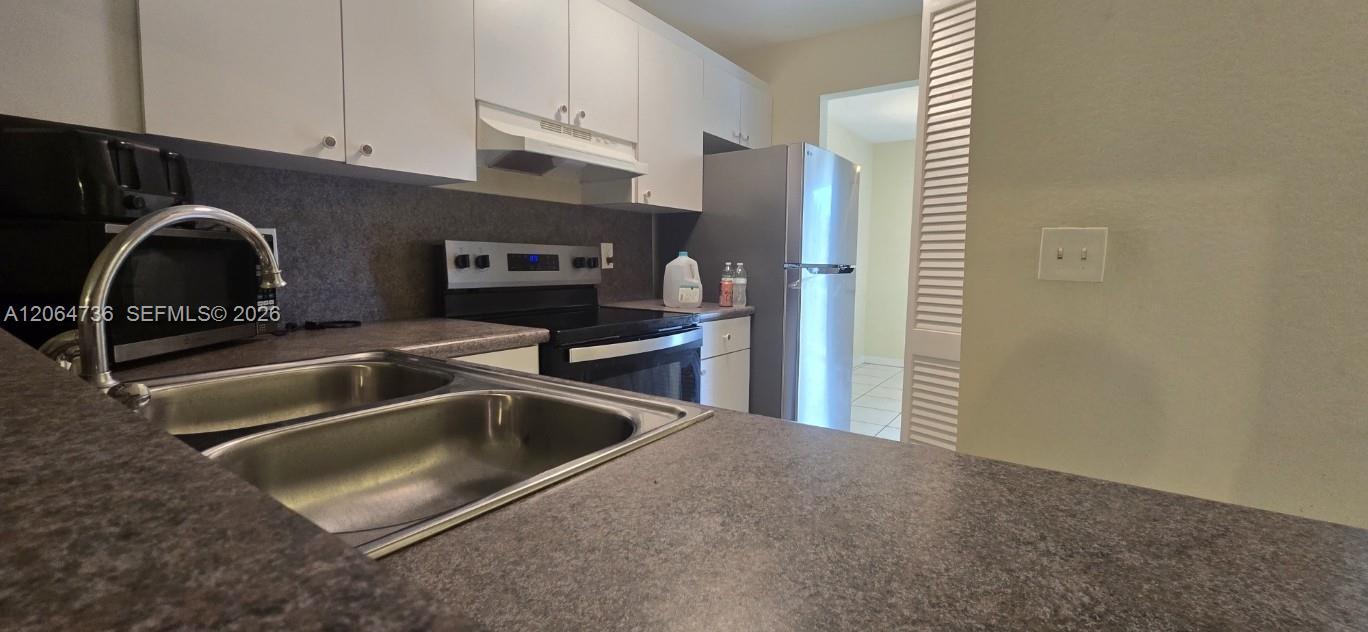 Listing photo 7 for 9092 NW 40th St Unit#4, Coral Springs, FL, 33065