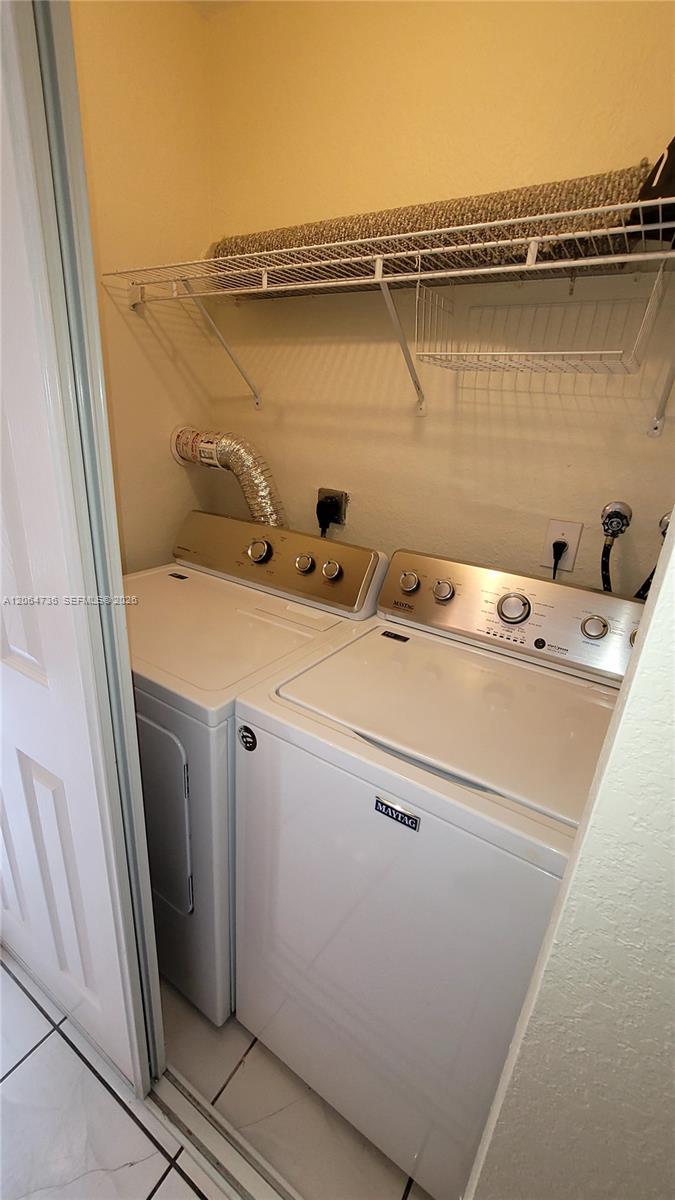 Listing photo 9 for 9092 NW 40th St Unit#4, Coral Springs, FL, 33065