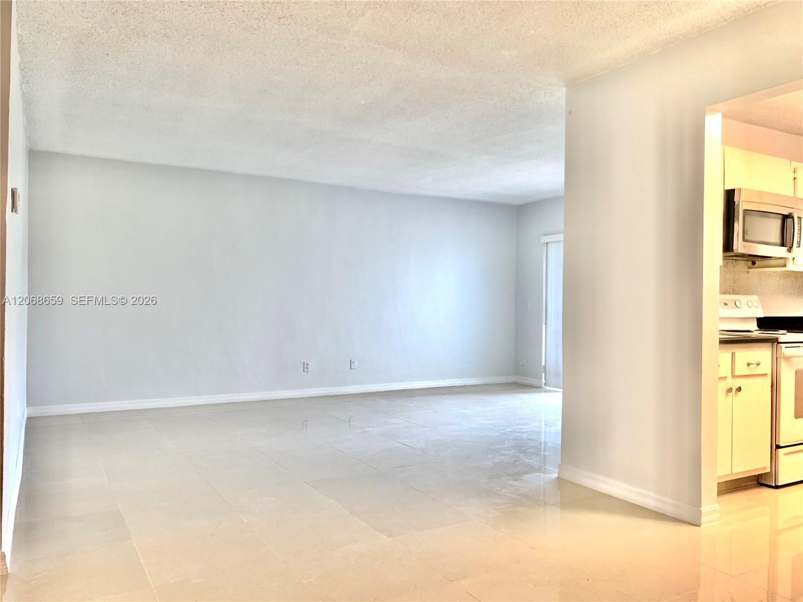 Listing photo 2 for 2491 SW 82nd Ave Unit#106, Davie, FL, 33324
