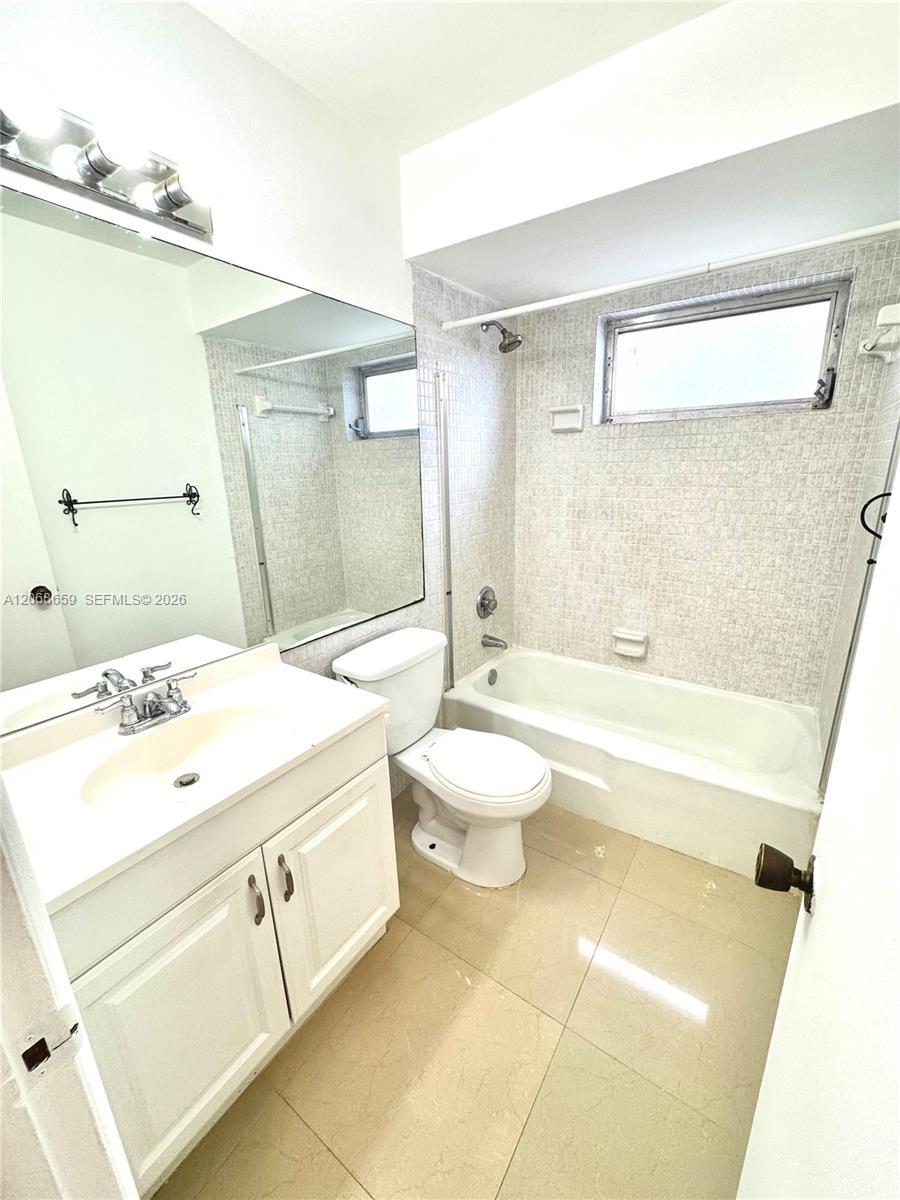 Listing photo 11 for 2491 SW 82nd Ave Unit#106, Davie, FL, 33324