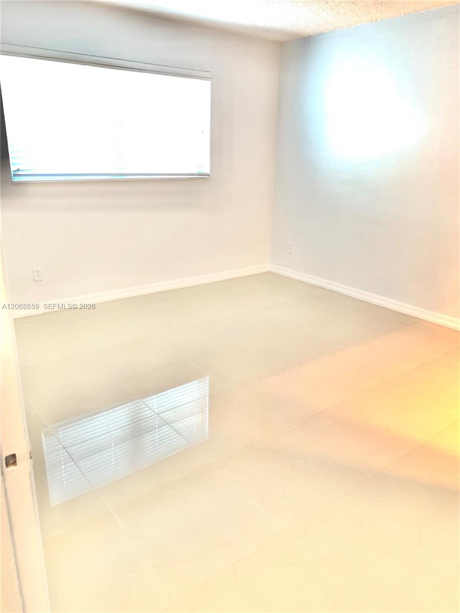 Listing photo 14 for 2491 SW 82nd Ave Unit#106, Davie, FL, 33324