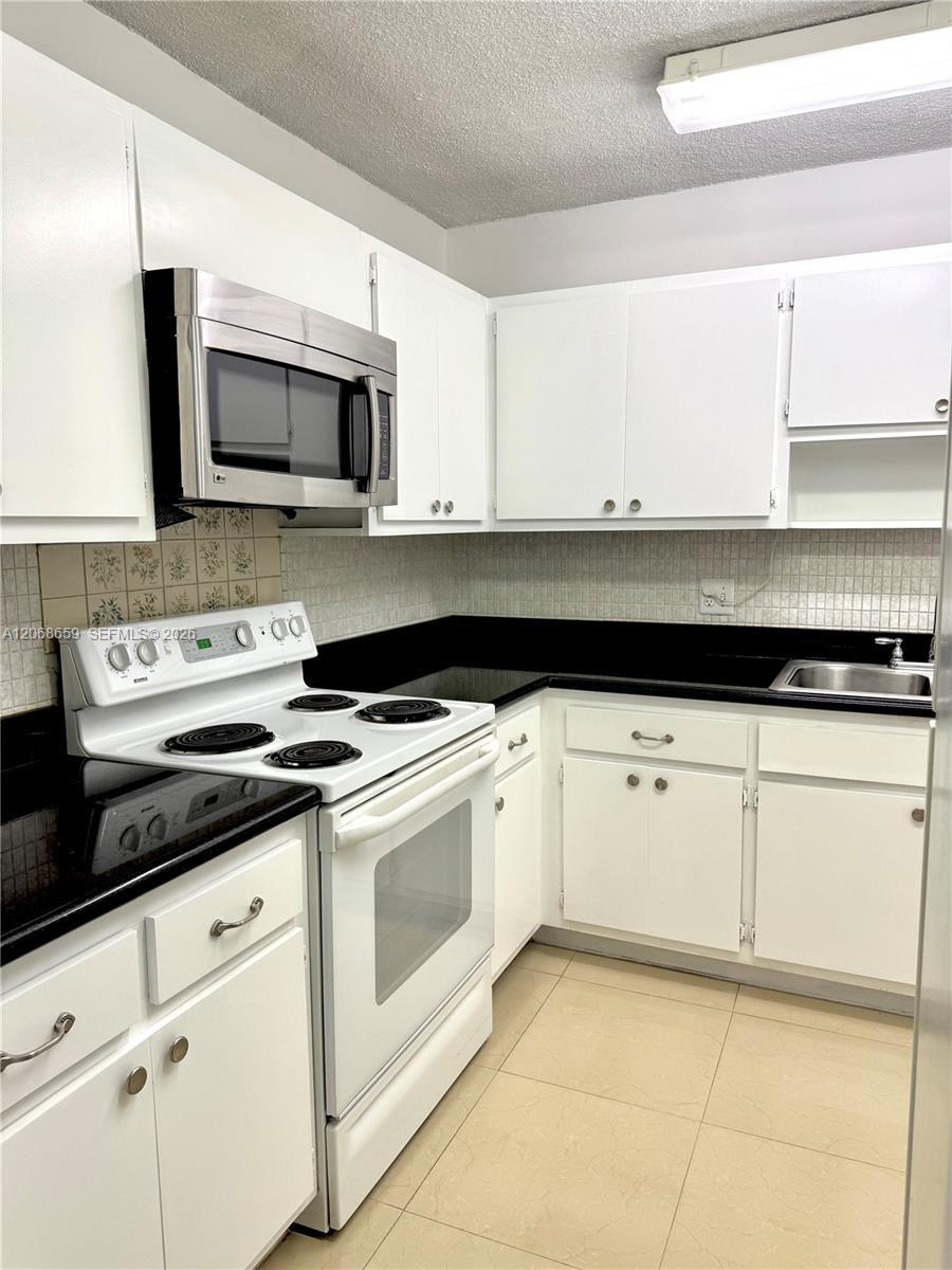 Listing photo 7 for 2491 SW 82nd Ave Unit#106, Davie, FL, 33324