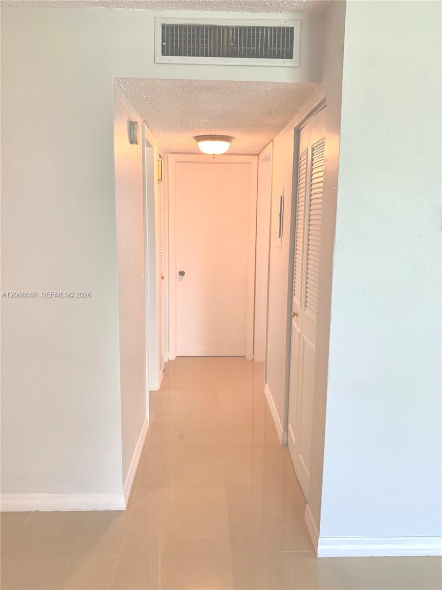 Listing photo 10 for 2491 SW 82nd Ave Unit#106, Davie, FL, 33324