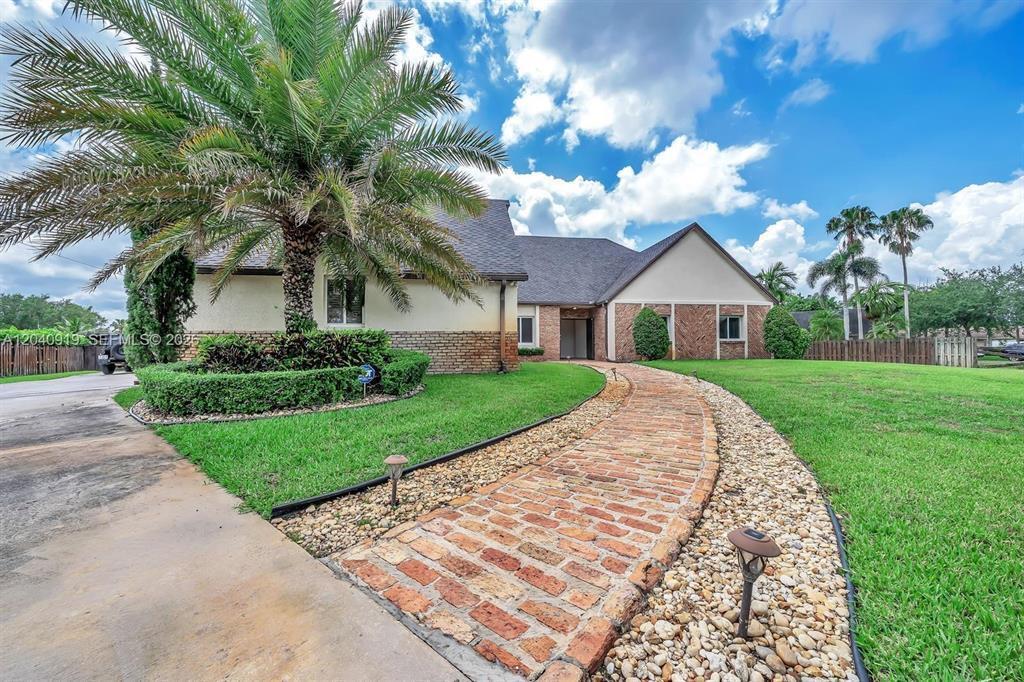 Listing photo 1 for 4920 SW 170TH Avenue Unit#4920, Southwest Ranches, FL, 33331