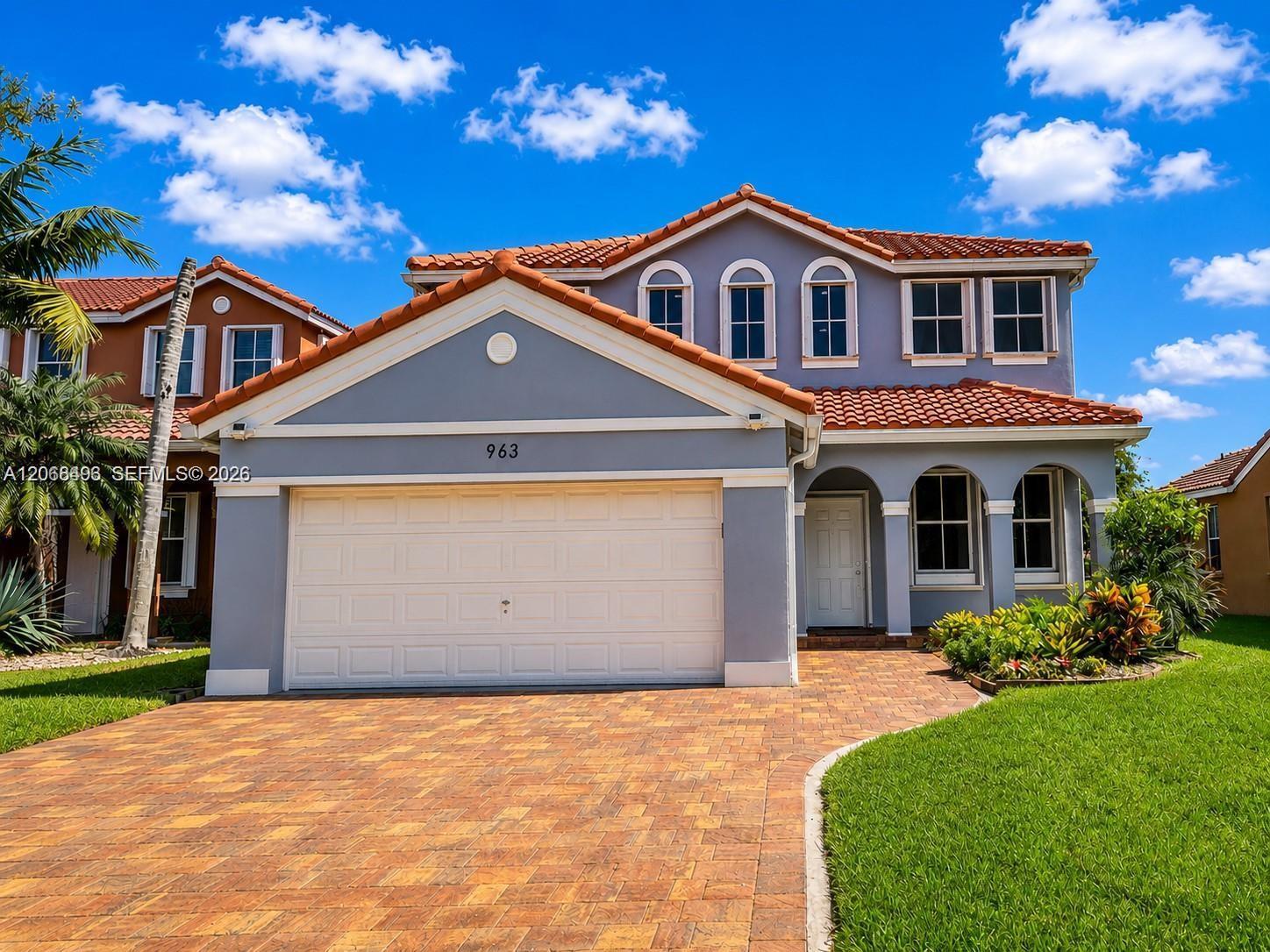 Listing photo 1 for 963 Falling Water Rd, Weston, FL, 33326
