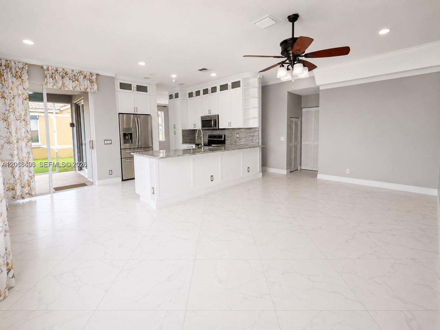 Listing photo 6 for 963 Falling Water Rd, Weston, FL, 33326