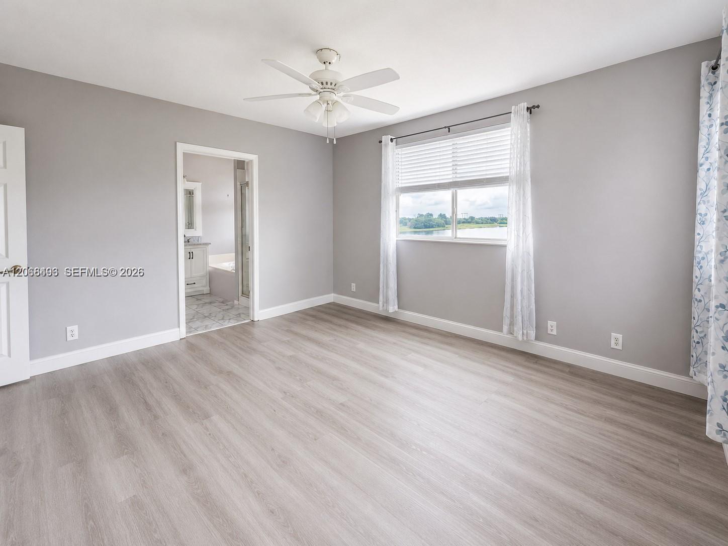 Listing photo 10 for 963 Falling Water Rd, Weston, FL, 33326
