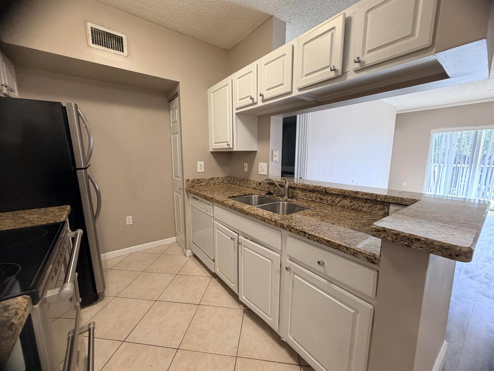 Listing photo 4 for 11661 W ATLANTIC Boulevard Unit#1026, Coral Springs, FL, 33071