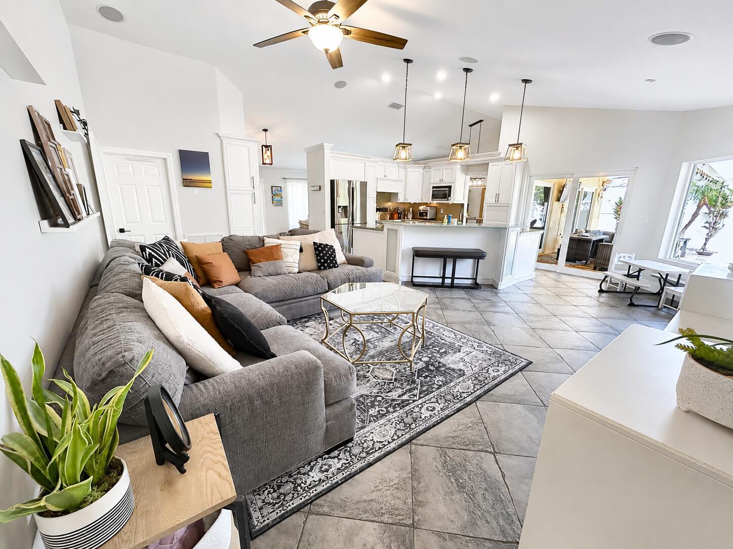 Listing photo 4 for 6373 NW 55th Manor, Coral Springs, FL, 33067