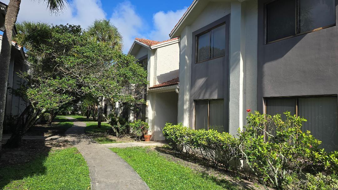 Listing photo 2 for 3242 CORAL LAKE Lane Unit#3242, Coral Springs, FL, 33065