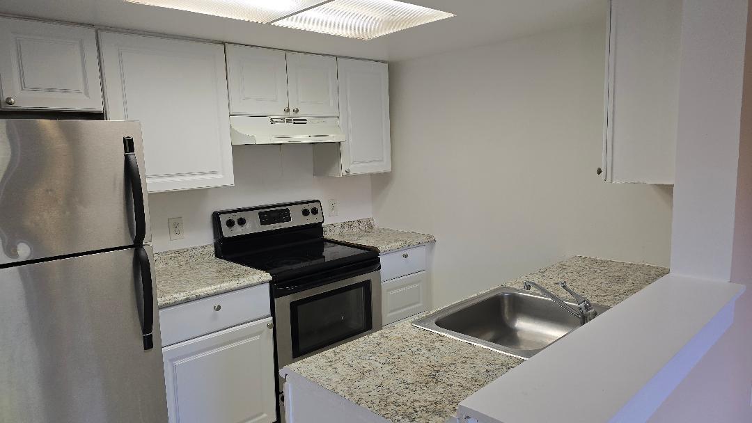 Listing photo 3 for 3242 CORAL LAKE Lane Unit#3242, Coral Springs, FL, 33065