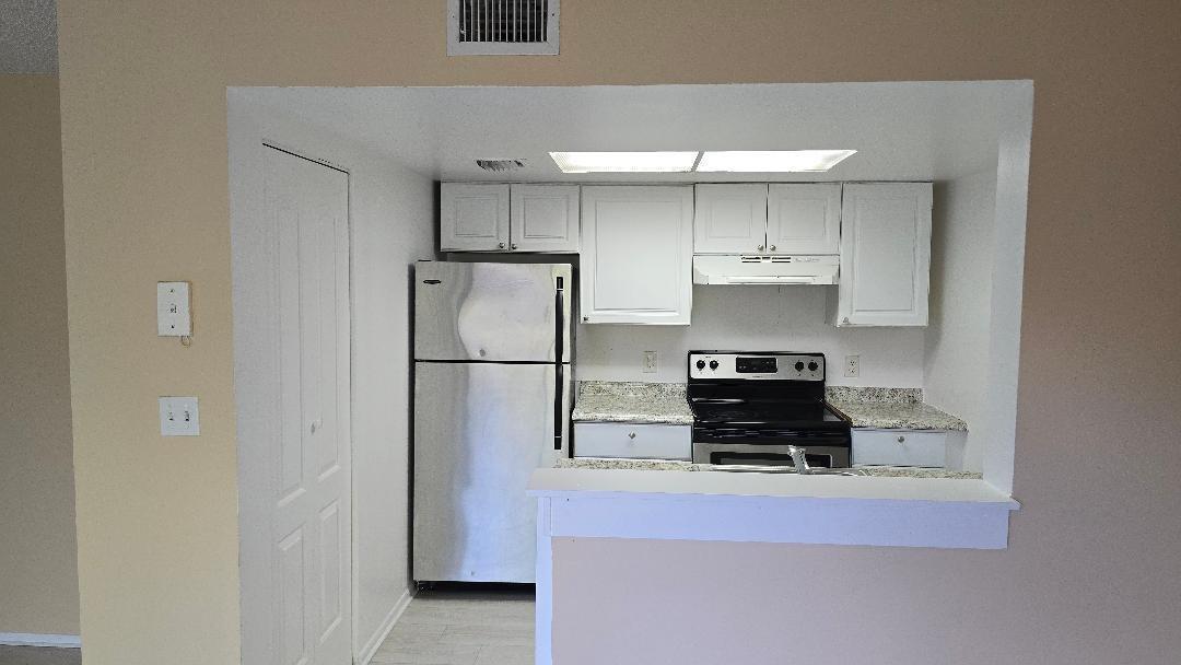 Listing photo 4 for 3242 CORAL LAKE Lane Unit#3242, Coral Springs, FL, 33065