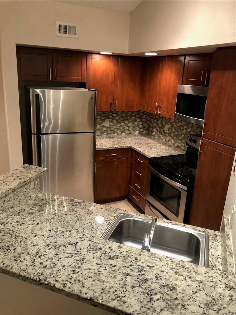 Listing photo 2 for 12400 Vista Isles Drive Unit#1421, Sunrise, FL, 33325