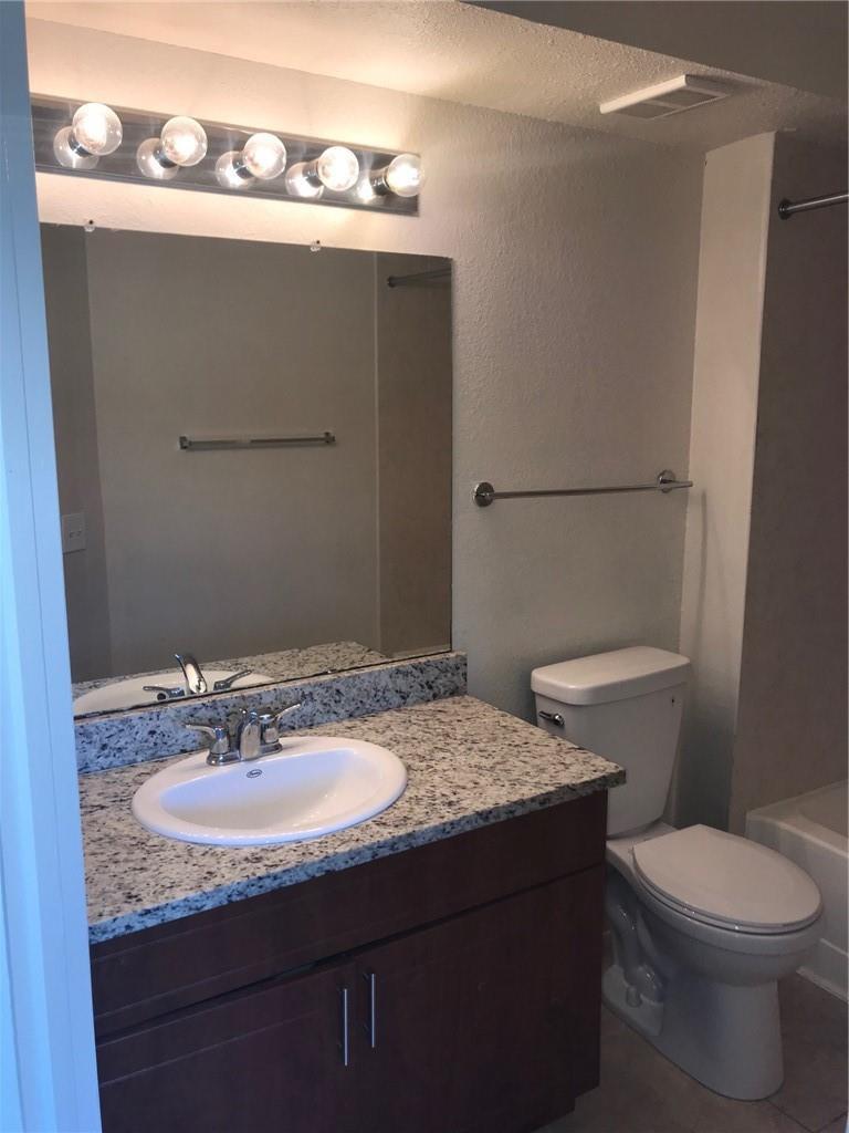 Listing photo 11 for 12400 Vista Isles Drive Unit#1421, Sunrise, FL, 33325