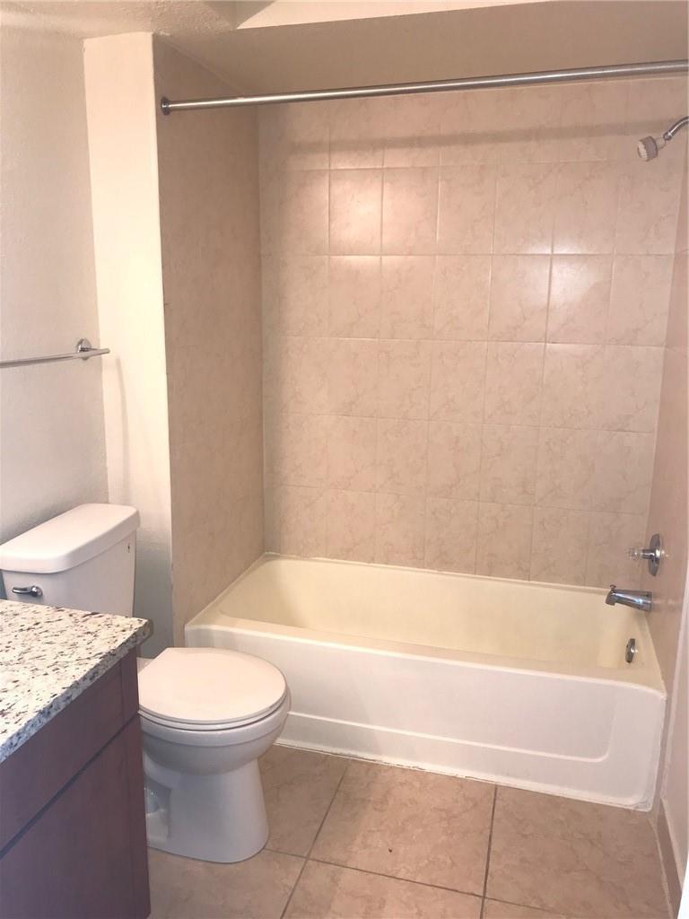 Listing photo 12 for 12400 Vista Isles Drive Unit#1421, Sunrise, FL, 33325