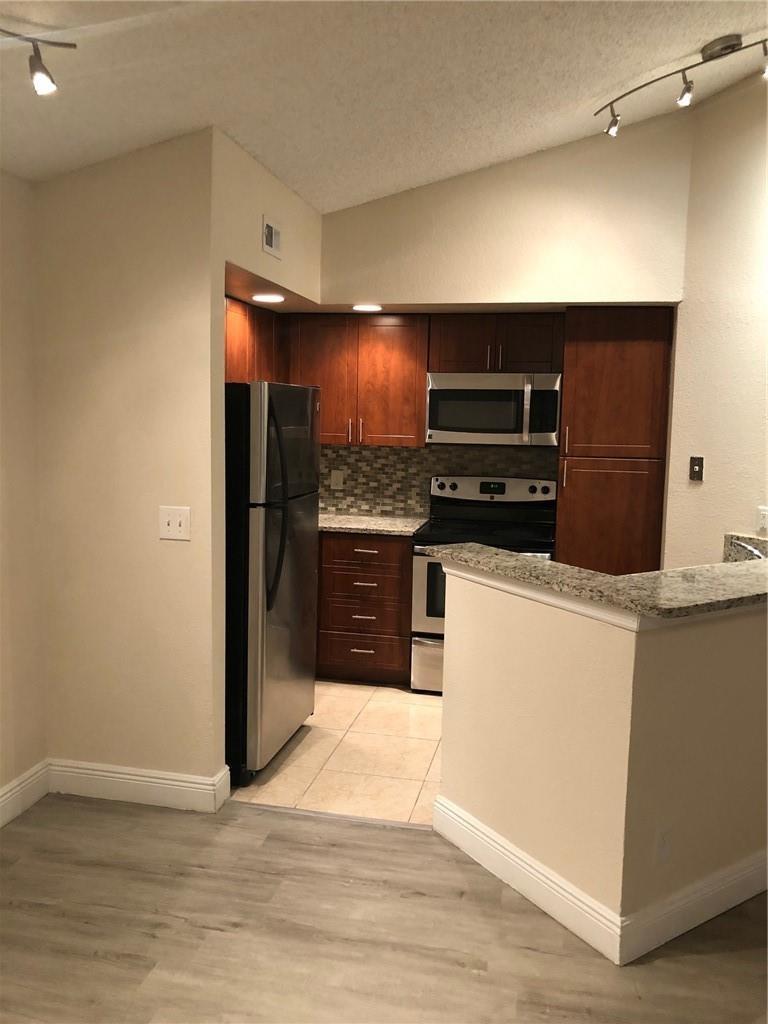 Listing photo 3 for 12400 Vista Isles Drive Unit#1421, Sunrise, FL, 33325