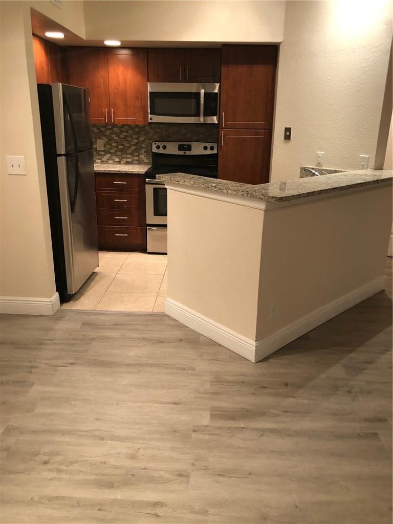 Listing photo 4 for 12400 Vista Isles Drive Unit#1421, Sunrise, FL, 33325