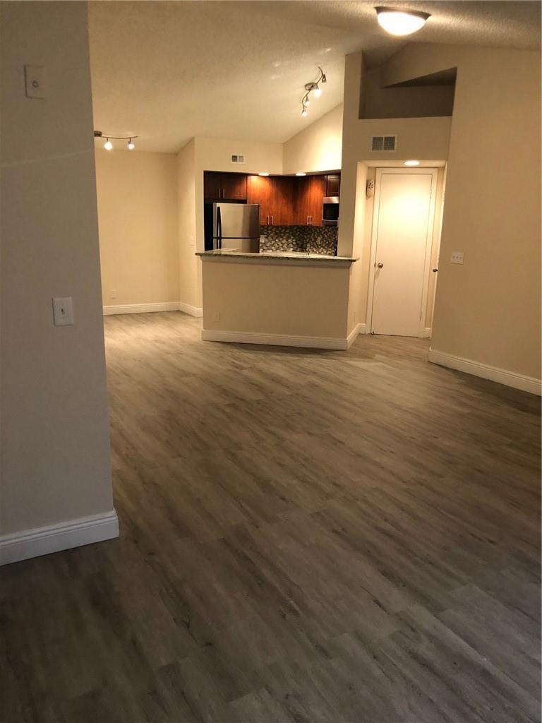 Listing photo 5 for 12400 Vista Isles Drive Unit#1421, Sunrise, FL, 33325