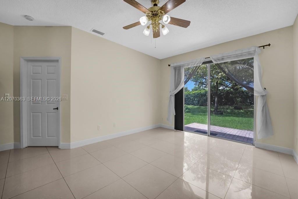Listing photo 12 for 1282 NW 171st Ter, Pembroke Pines, FL, 33028