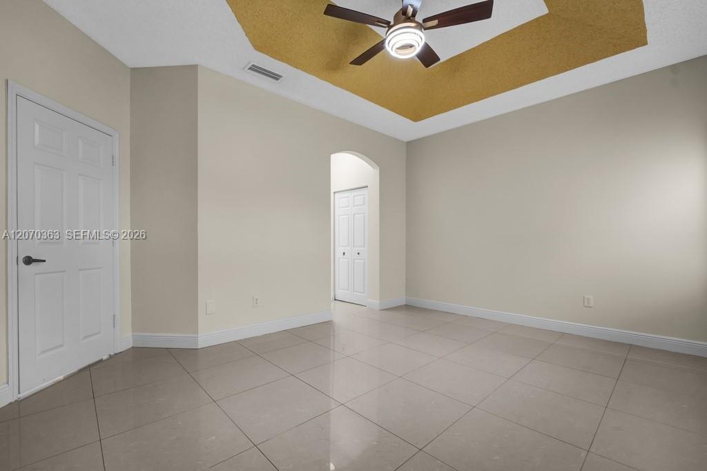 Listing photo 13 for 1282 NW 171st Ter, Pembroke Pines, FL, 33028