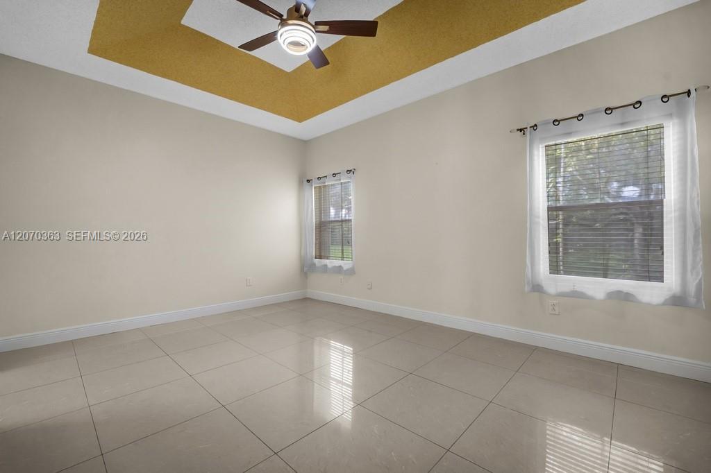Listing photo 14 for 1282 NW 171st Ter, Pembroke Pines, FL, 33028