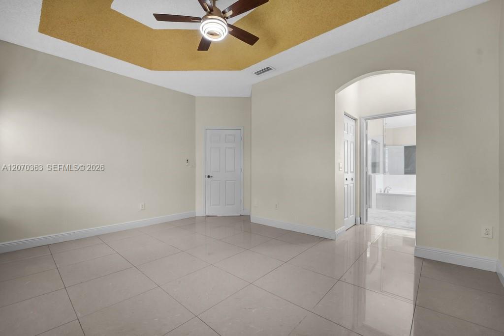 Listing photo 15 for 1282 NW 171st Ter, Pembroke Pines, FL, 33028