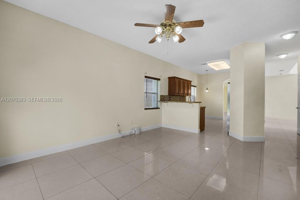 Listing photo 8 for 1282 NW 171st Ter, Pembroke Pines, FL, 33028
