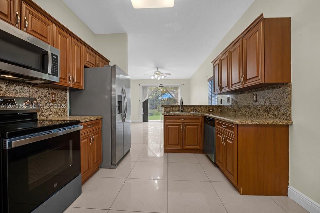 Listing photo 9 for 1282 NW 171st Ter, Pembroke Pines, FL, 33028